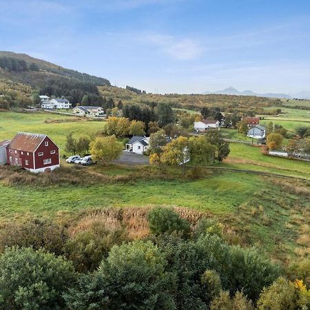 2 Houses And A Barn Leknes Exterior photo