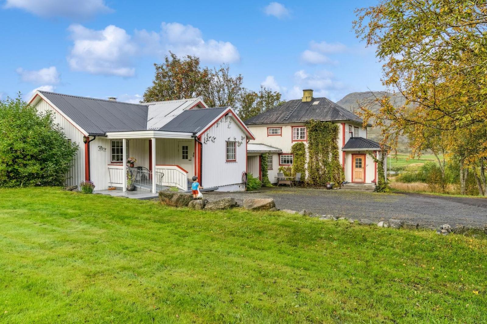 2 Houses And A Barn Leknes Exterior photo